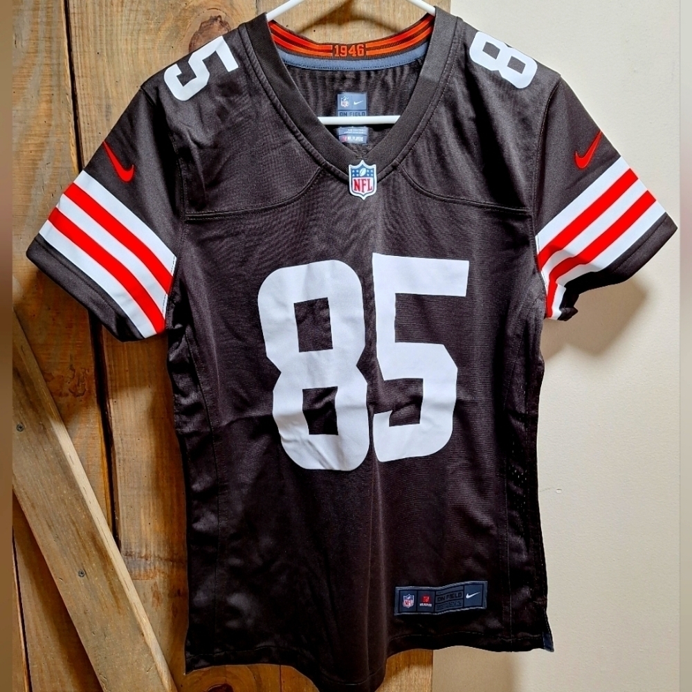 A Nike official NFL Cleveland Browns #85 Njoku jersey in a women's size medium.